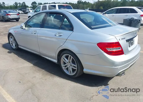 2012 Mercedes-Benz C 300 Sport 4Matic z USA, uszkodzony, nr VIN WDDGF8BB5CR201506